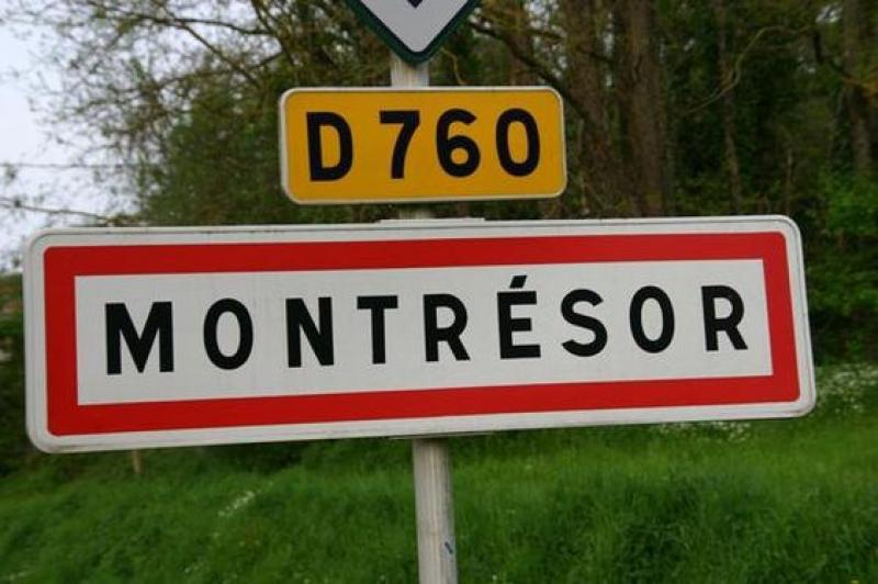 Panneau d'entrée de la commune de Montrésor, en Indre-et-Loire (France)