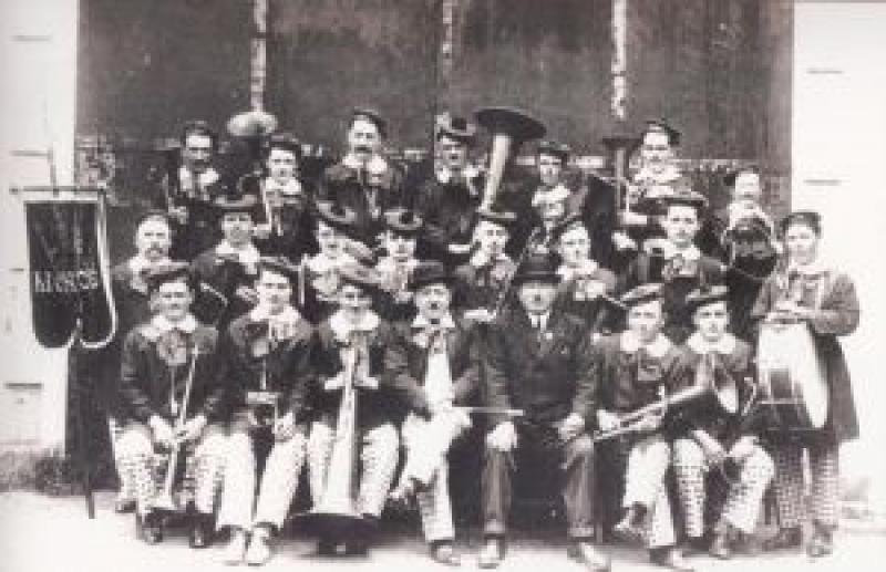 Orchestre des bigophoneux de Monts-sur-Guesnes, dans le département de la Vienne.