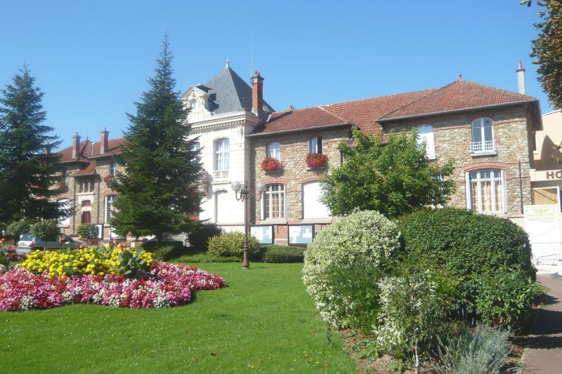 Photo de l’hôtel de ville de Morsang-sur-Orge, en région Île-de-France.