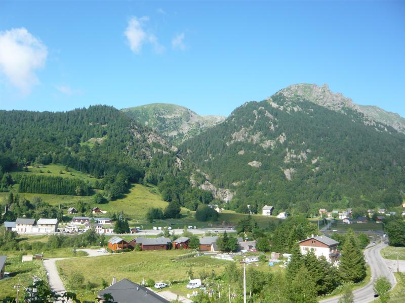 Vue du village de La Morte (Station de l'Alpe du Grand Serre). La Morte, Isère, France. Juillet 2008.