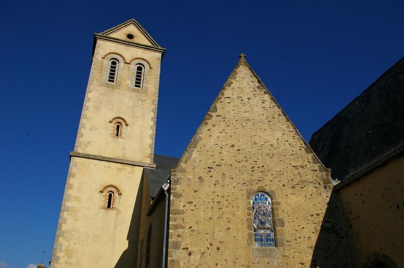 L'église Saint-Vigor de Neau, dans le département de la Mayenne.