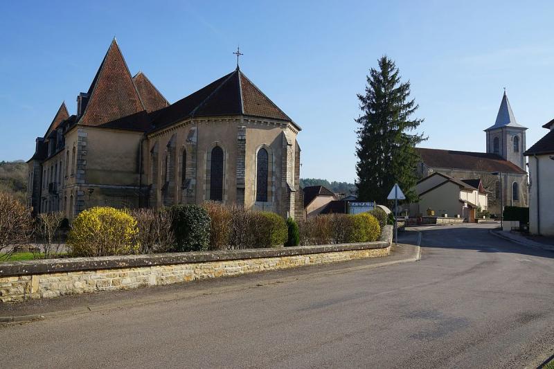  La chapelle de l'EHPAD et l'église, à Neurey-lès-la-Demie.