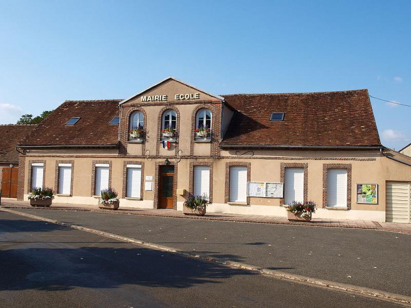 Mairie-école de la commune de Noé, dans le département de l'Yonne.