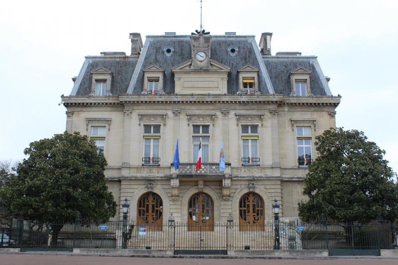 La mairie de Nogent-sur-Marne, dans le département du Val-de-Marne, en région Île-de-France