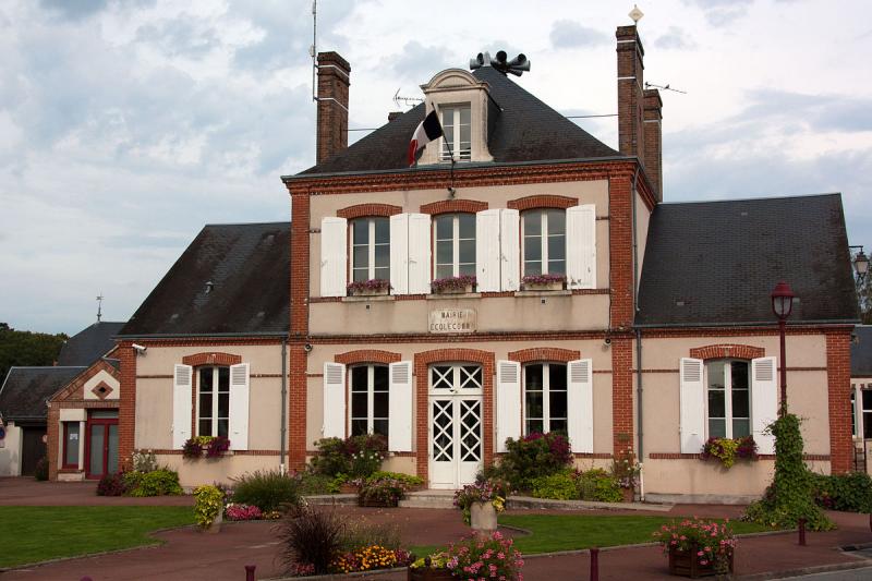 Nouan-le-Fuzelier.