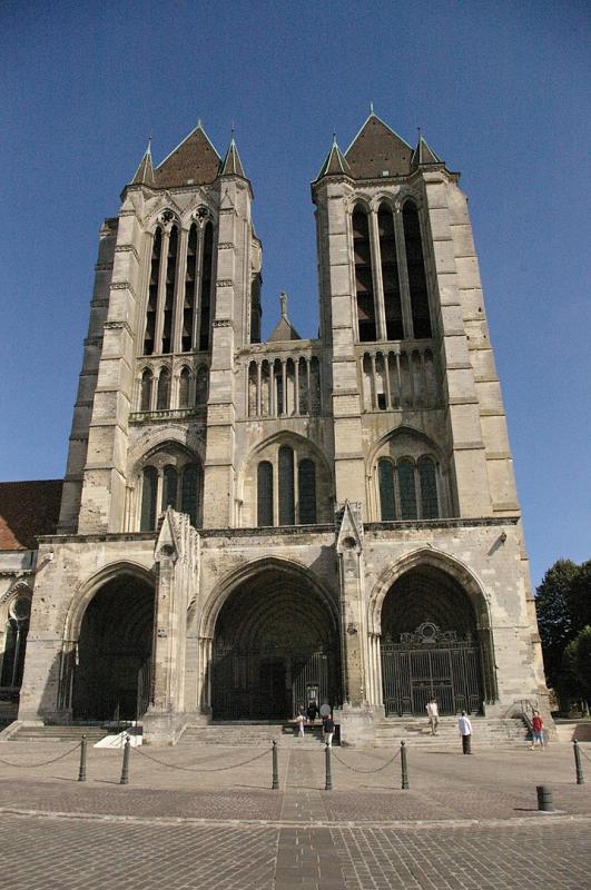 Façade de la cathédrale de Noyon.