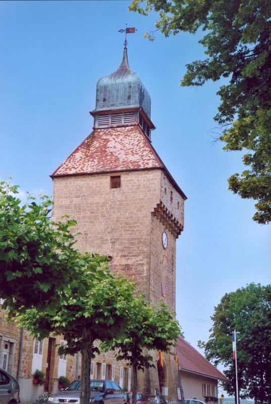 Porte de ville principale de la ville fortifiée (XIIIe siècle) à Nozeroy, dans le département du Jura.