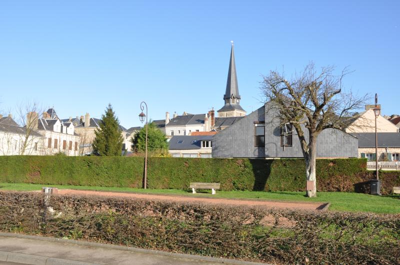 Photo du bourg et de l'église d' Octeville-sur-Mer, en région Normandie