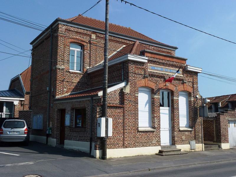 Mairie-école d'Oisy, dans le département du Nord.