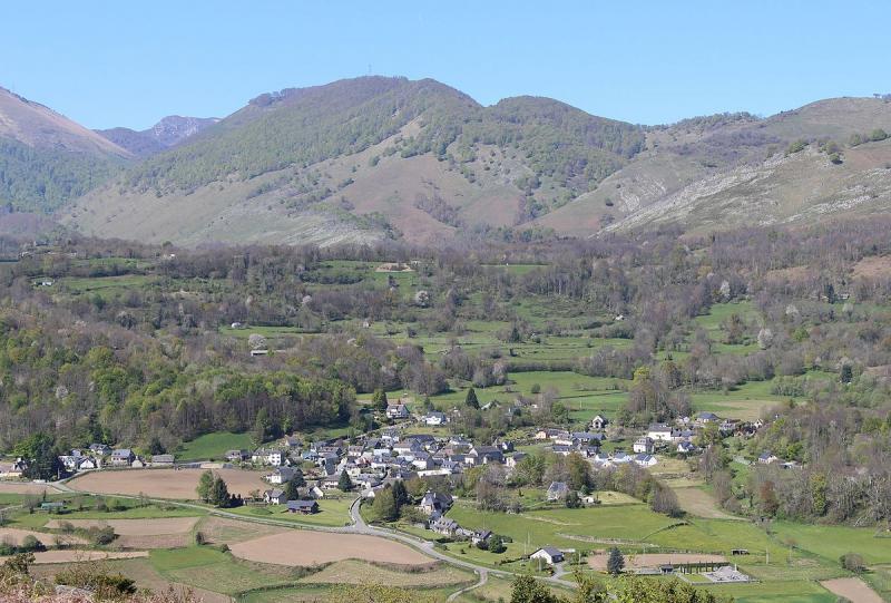 Vue de la commune de Omex, dans le département des Hautes-Pyrénées.