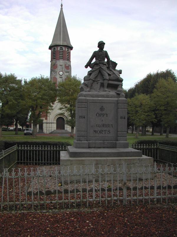 Monument aux morts d'Oppy, dans le département du Pas-de-Calais .