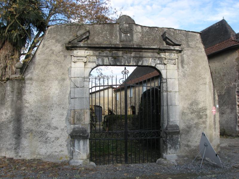 Portail d'entrée à Orin, dans le département des Pyrénées-Atlantiques.