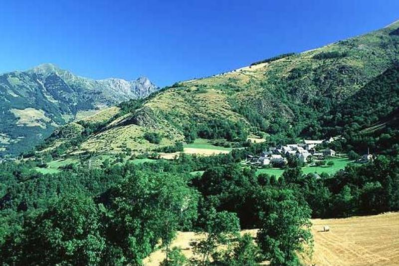 Vue générale d' Oris-en-Rattier, dans le département de l'Isère.