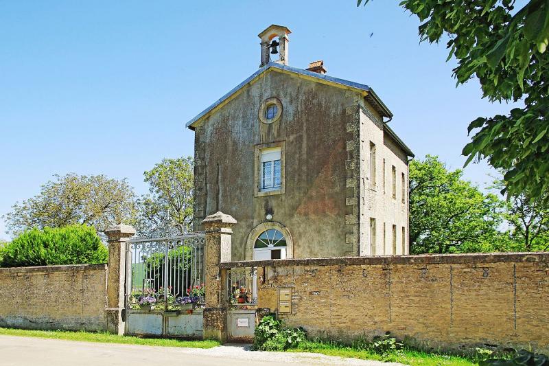 La mairie à clocheton à Orret, dans le département de la Côte-d'Or.