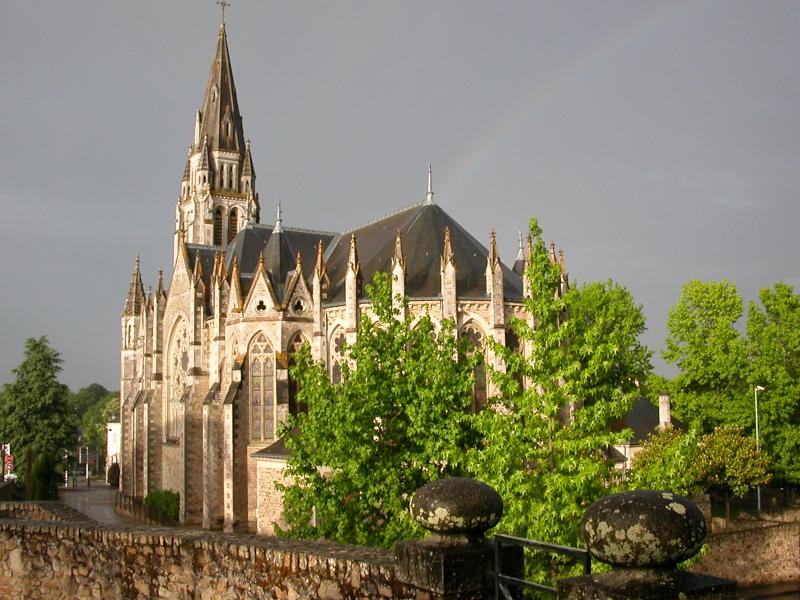 Photo de l'église Saint-Léger, en région Pays de la Loire. 