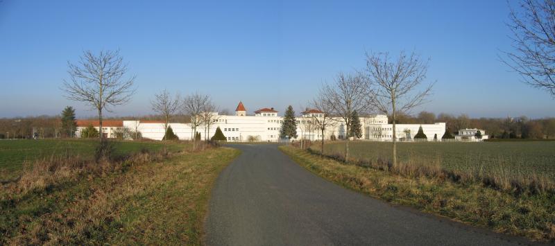 Vue générale de l'Orphelinat d'Osmoy, dans le département du Cher, en région Centre-Val de Loire