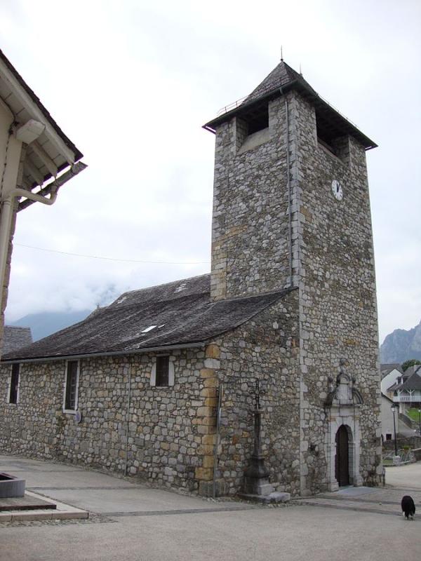 L'église Saint-Étienne à Osse-en-Aspe, dans le département des Pyrénées-Atlantiques.