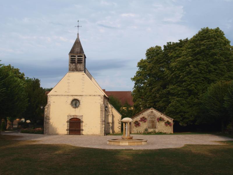 Photo de l'église de Paron, en région Bourgogne-Franche-Comté.