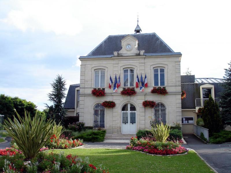 La mairie du Plessis-Bouchard.