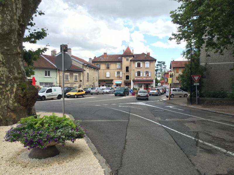  Place René Duquaire (place de l'église).