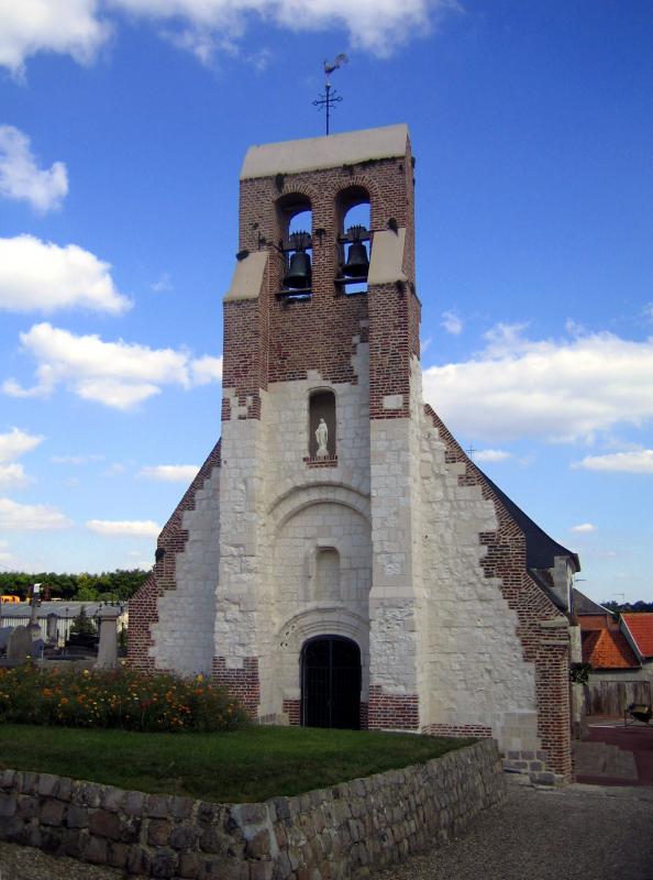 Photo de l'église Saint-Cyr et Sainte-Julitte, dans la commune de Pont-de-Metz, en région Hauts-de-France. 