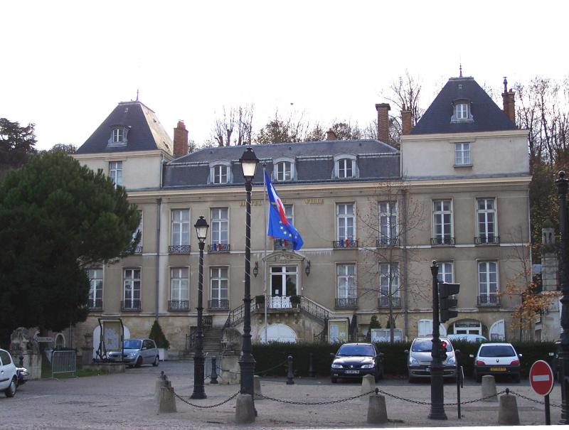 Hôtel de ville du Port-Marly.