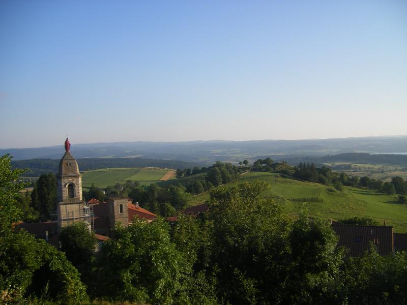Vue vers le sud-est de Pradelles, dans le département de la Haute-Loire.