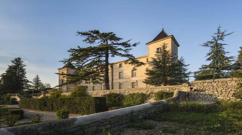 Château de Restinclières (XVIIe siècle) dans le Domaine départemental de Restinclières. Façade principale (sud). Prades-le-Lez, Hérault, France.