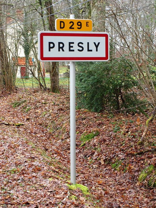 Panneau d'agglomération de Presly, dans le département du Cher.