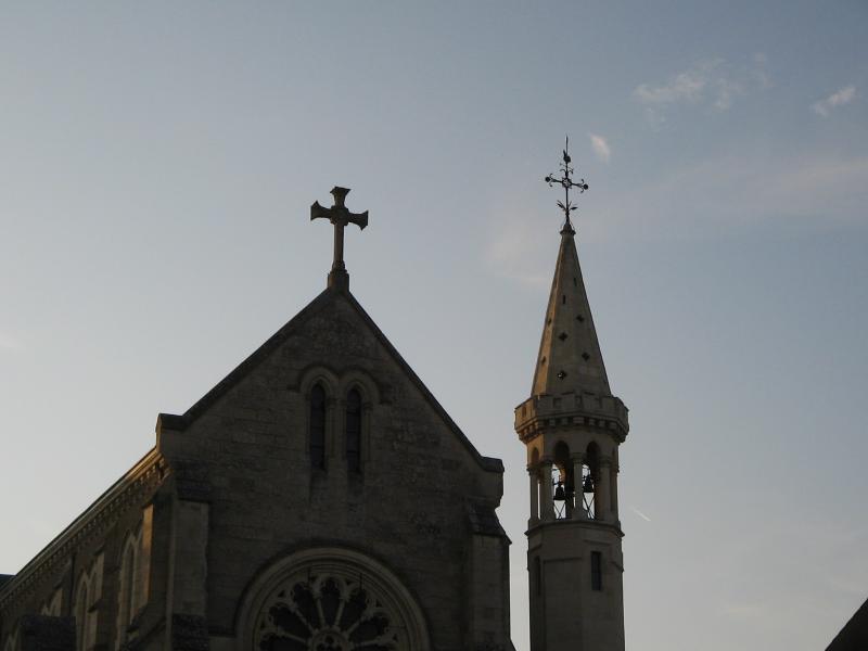 Ancien Prieuré fontevriste du XIIe siècle et chapelle conventuelle (XIXe) de la Maison-Mère des filles de la Croix.