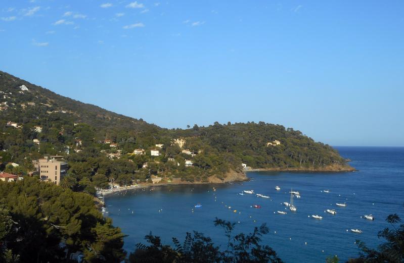Photo de la commune du Rayol-Canadel-sur-Mer, en région Provence-Alpes-Côte d'Azur. 