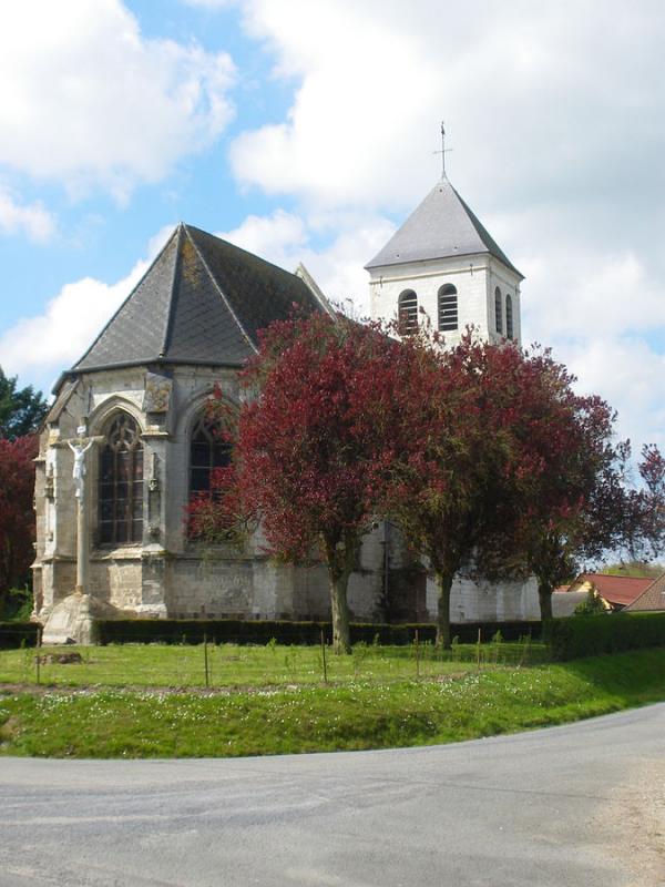 L'église Saint-Vaast, monument historique à Rebreuviette, dans le département du Pas-de-Calais.