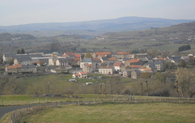 Vue panoramique de Rézentières, dans le département du Cantal.