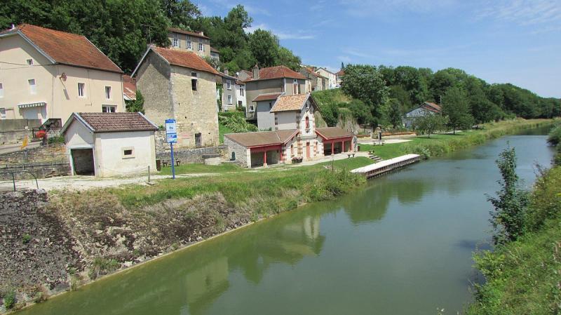 Le canal entre Champagne et-Bourgogne à Riaucourt.