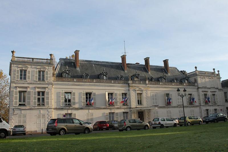 Photo de l’hôtel de ville de Ris-Orangis, en région Île-de-France.