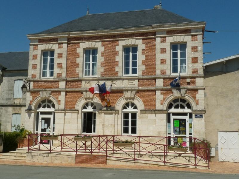 La Roche-Chalais.