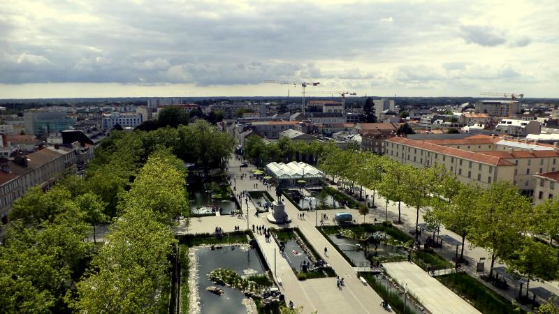 Photo de la place Napoléon, à la Roche-sur-Yon, en région Pays de la Loire.