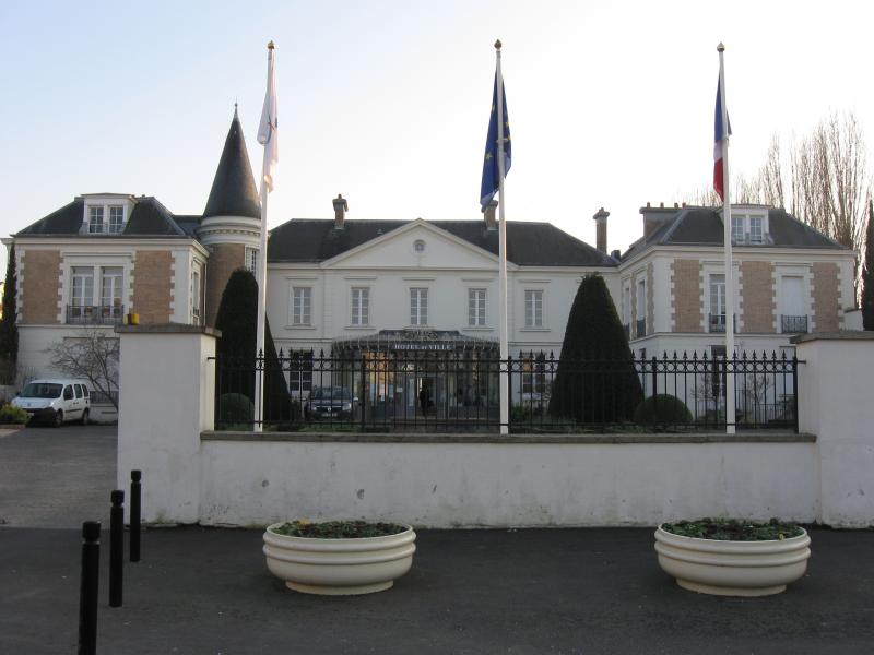 Photo du château de Roissy, siège de la mairie, en région Île-de-France. 