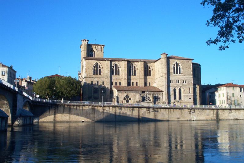 La collégiale Saint-Barnard.