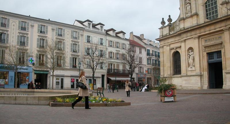 Place de l'Église à Rueil-Malmaison.