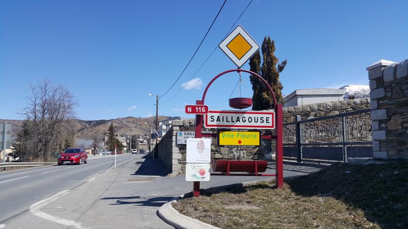 Le panneau d'entrée de la commune de Saillagouse