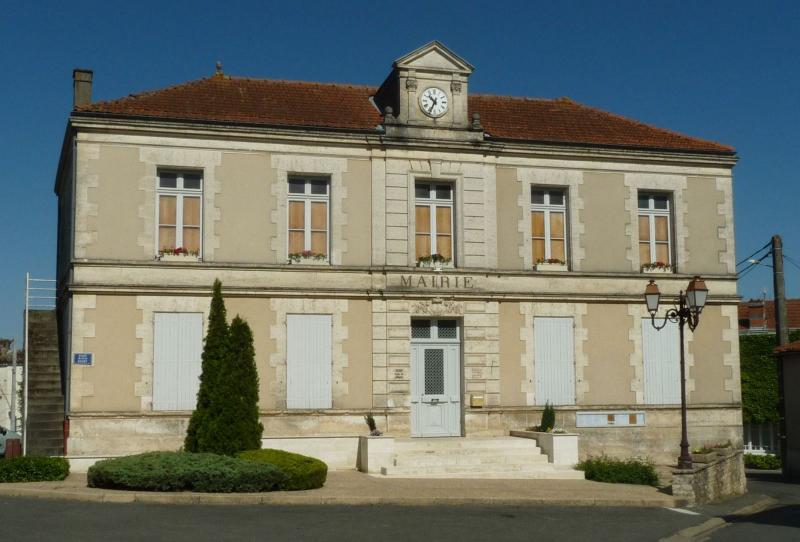  La mairie à Saint-Angeau, dans le département de la Charente.