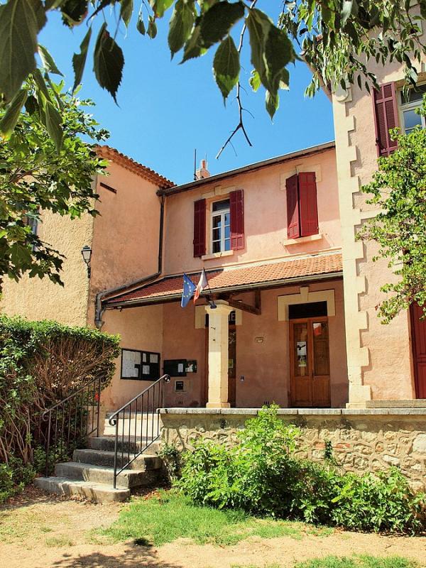  La mairie de Saint-Antonin-sur-Bayon, dans le département des Bouches-du-Rhône.