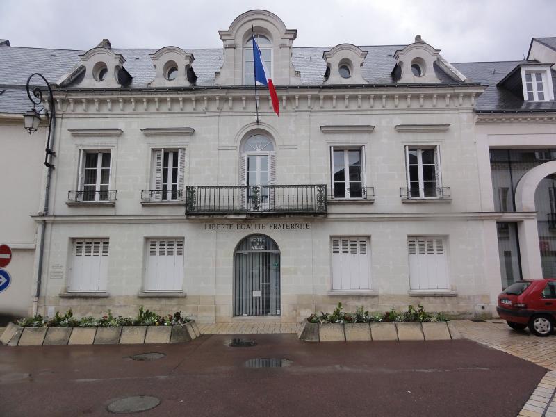  Façade de la mairie de Saint-Avertin.