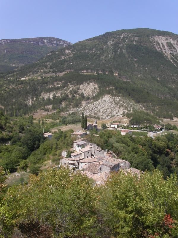 Saint Benoit en Diois depuis les ruines de son chateau.