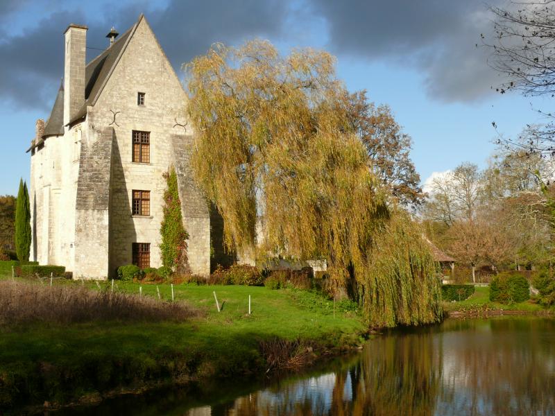Le logis abbatial de l'ancienne abbaye de Turpenay.