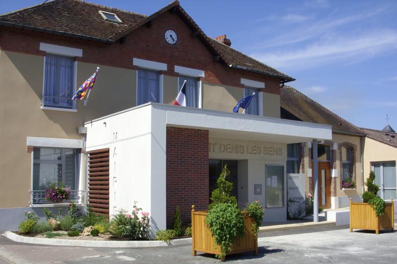 Photo de la mairie de Saint-Denis-lès-Sens, en région Bourgogne-Franche-Comté.
