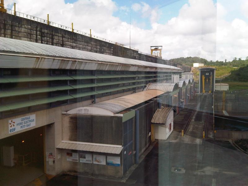 Barrage de Petit-Saut.