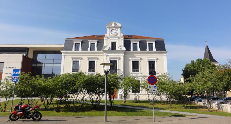 Photo de l'hôtel de ville de Saint-Fons, en région Auvergne-Rhône-Alpes.