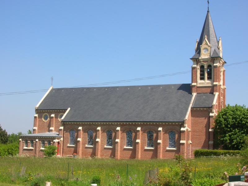 Photo de l'église de Saint-Fuscien, en région Hauts-de-France.